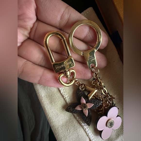 🎈Sold🎈Authentic Louis Vuitton Blooming flower charm - Picture 5 of 9